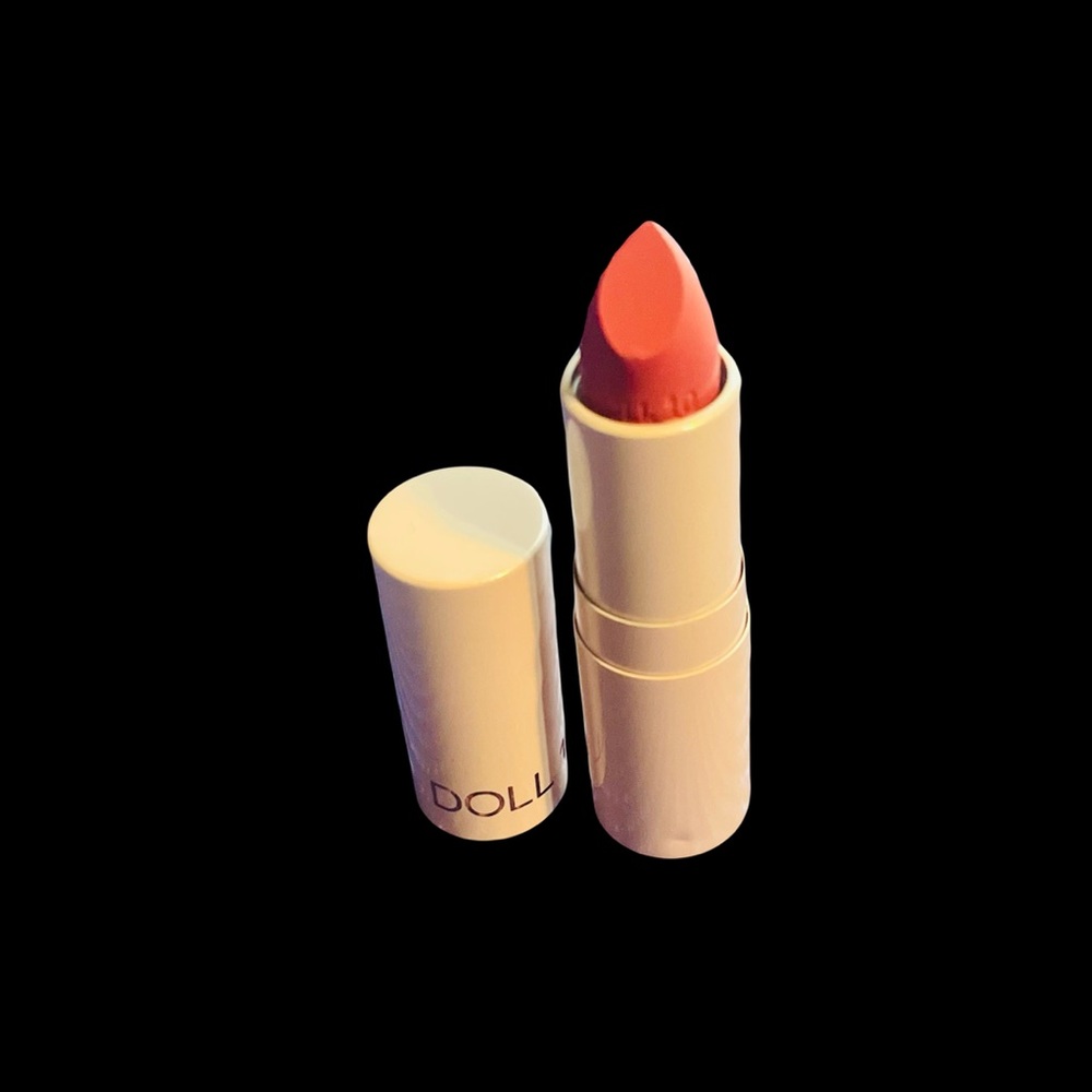 Doll 10 Vibrant Coral Lipstick